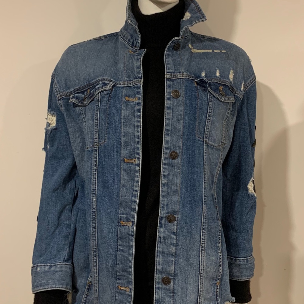 Denim jacket with floral appliqué